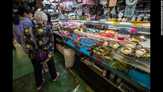 Cá tươi là nguồn cung cấp protein chính trong các bữa ăn của người dân Okinawa
