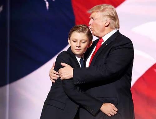 Có thể nói Barron Trump là một trong những cậu bé có cuộc sống đáng mơ ước nhất thế giới. Bố của Barron – ông Donald Trump không chỉ là tỷ phú mà còn vừa đắc cử Tổng thống Mỹ. Bé út nhà Donald Trump sinh ra trong phú quý và giờ gia đình cậu trở thành gia đình quyền lực nhất xứ cờ hoa.