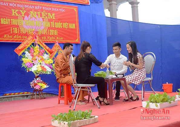 Tiểu phẩm “Gậy ông đập lưng ông” của xóm hưởng ứng phong trào “Khu dân cư nói không với sản xuất thực phẩm bẩn”.