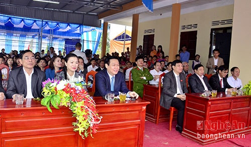 Các đại biểu dự ngày hội đại đoàn kết toàn dân tộc tại khối Trung Hòa, phường Nghi Hòa.