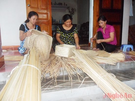 Nghề may tre đan truyền thống ở xã Phúc Thọ (Nghi Lộc). Ảnh tư liệu