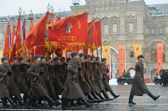 Lễ tuần hành ở Nga.