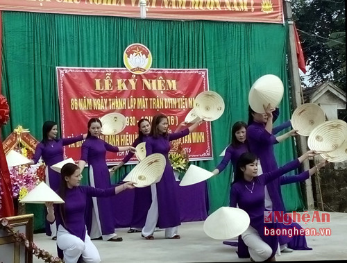 Bà con thôn Tân Minh, Diễn Phúc vui tươi trong ngày đón làng văn hóa.