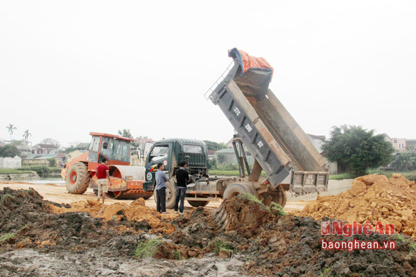 Xây dựng hạ tầng kỹ thuật để bán đấu giá đất ở thị trấn Đô Lương.
