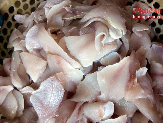 Chuẩn bị nguồn hàng cá phi lê phục vụ thị trường tết ở Diễn Ngọc - Diễn Châu.