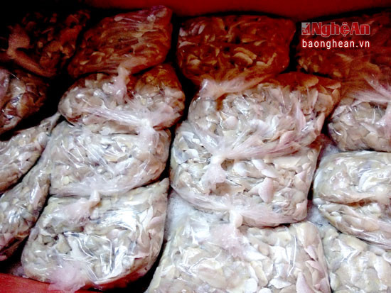 Nguồn hàng cá phi lê được tách thịt và xương rồi cấp đông cho khách hàng nhập để chế biến.