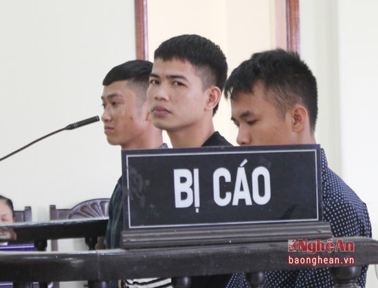 Các đối tượng tại phiên tòa.