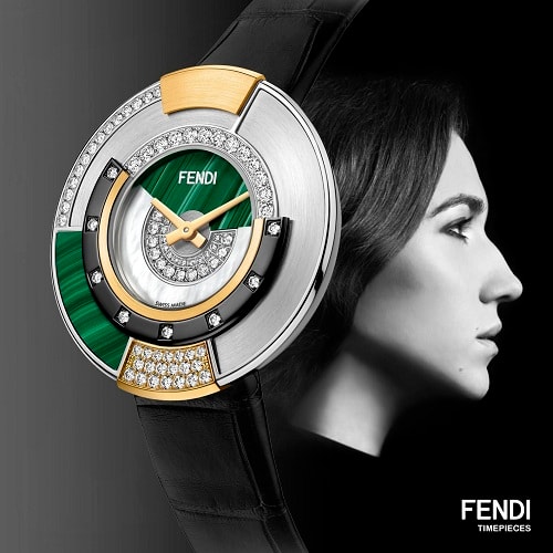 Policromia do thế hệ thứ tư của gia đình Fendi thiết kế - Delfina Delettrez Fendi. Delfina cũng là nhà thiết kế trang sức cho số ít các người đẹp tại Hollywood như Rihanna, Alicia Vikander, Kate Hudson, Madonna...