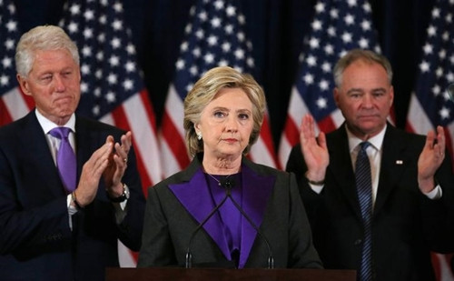 Hillary Clinton kêu gọi cử tri chấp nhận kết quả bầu cử trong bài phát biểu hôm 9/11. Ảnh: Reuters