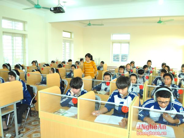 Giờ học tiếng Anh của lớp 10 A1, Trường THPT Quỳnh Lưu 3.