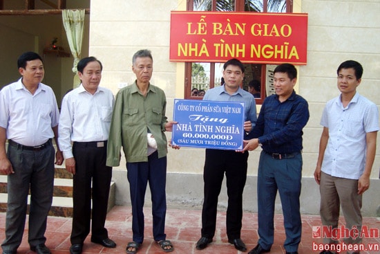  Trao nhà tình nghĩa cho thương binh ở TX Thái Hòa