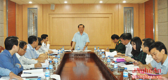 Đồng chí Phan Đức Đồng - Tỉnh ủy viên, Trưởng ban Nội chính Tỉnh ủy, Trưởng ban Pháp chế HĐND tỉnh tham gia bổ sung quy chế hoạt động của HĐND tỉnh.