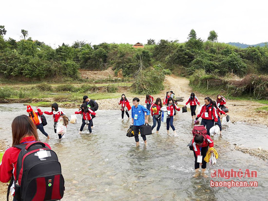 Hành trình tình nguyện Xuân 2016  của các đoàn viên thanh niên Nghệ An. 