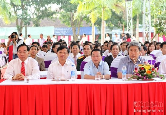 Các đại biểu về tham dự.