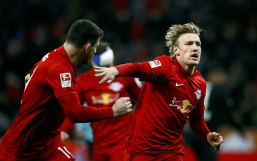 Emil Forsberg vui mừng sau bàn gỡ hòa 2-2 cho RB Leipzig. Ảnh: Reuters.