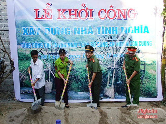 khởi công xây nhà tình nghĩa cho gia đình đồng chí La Văn Nam 
