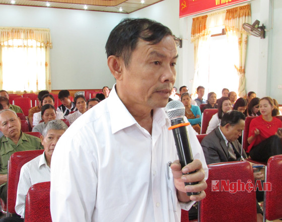 ông Phạm Văn Lam, chủ tịch Hội nông dân xã có một số ý kiến về xây dựng cầu vượt lũ dân sinh