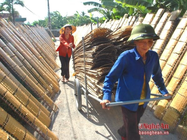 Làng nghề bánh đa xã Diễn Ngọc (Diễn Châu). Ảnh: Trần Cảnh Yên