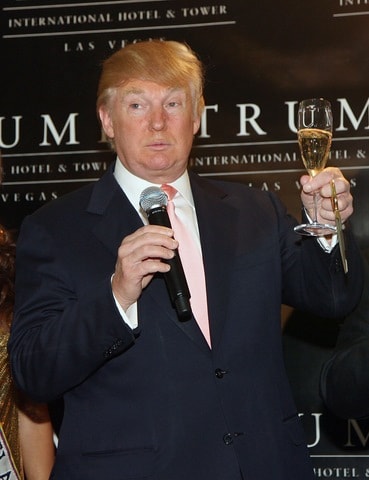 Trump tuyên bố không bao giờ uống một giọt rượu nào.