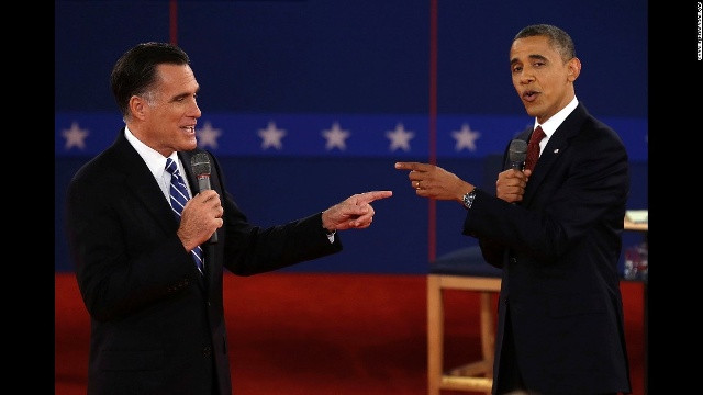 Obama đối đấu với Mitt Romney trong một cuộc tranh luận ứng viên tổng thống tại Hempstead, New York ngày 16/10/2012. Obama đã tái đắc cử với 332 phiếu đại cử tri so với 206 phiếu của Romney.