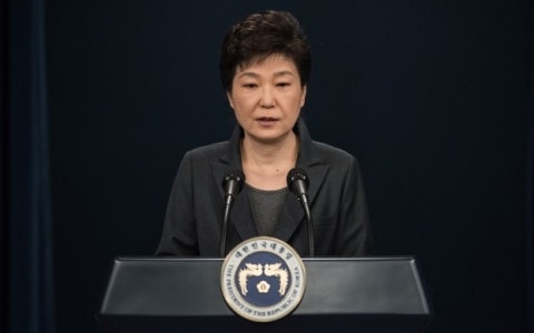 Tổng thống Hàn Quốc Park Geun-hye đang đứng trước nguy cơ bị các nghị sĩ đối lập đòi phải bị luận tội. Ảnh: Reuters