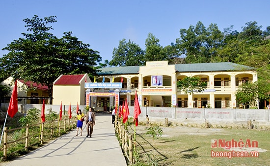 Trưởng Tiểu học Tam Quang 2, bản Tùng Hương được xây dựng khang trang