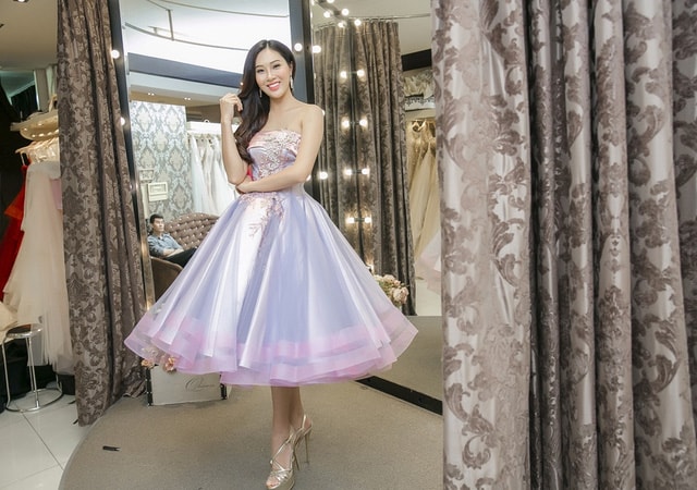 Diệu Ngọc bộc bạch: “Các thiết kế đều giúp tôi tự tin khi phô diễn được lợi thế về hình thể nhưng vẫn ngọt ngào, duyên dáng”.