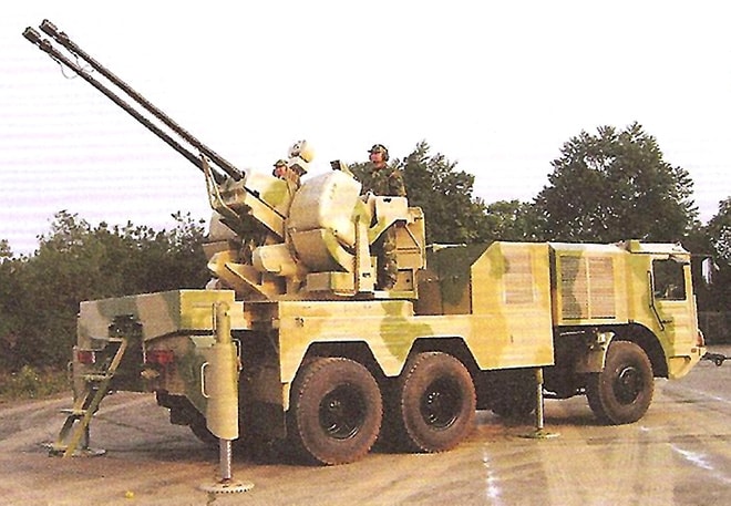 Pháo phòng không Type 90 trên xe tải 6x6, lắp thêm cảm biến quang điện tử ngày và đêm, được định danh là CSSA-1.