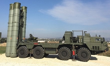 Hệ thống tên lửa phòng không S-400. Ảnh: Sputnik