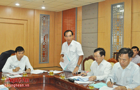 Đồng chí Hoàng Viết Đường - Ủy viên Ban Chấp hành Đảng bộ tỉnh, Phó Chủ tịch HĐND tỉnh đề nghị cần quan tâm giải pháp thực hiện tiêu thụ sản phẩm