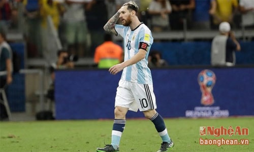 Messi cùng với Argentina đang trải qua chuỗi phong độ không mấy ấn tượng