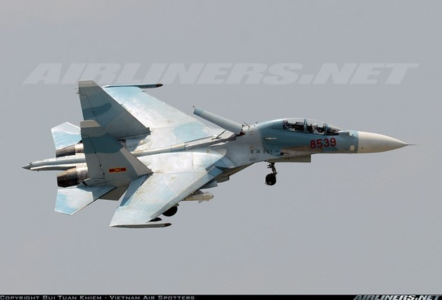 Hiện Không quân Việt Nam sở hữu 35 chiếc tiêm kích đa năng Su-30MK2, biên chế cho 3 trung đoàn tiêm kích 935, 923 và 927. Nguồn ảnh: Airlines.net