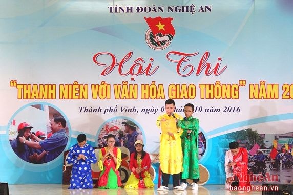 Một tiết mục tiểu phẩm trong Hội thi Thanh niên với văn hóa giao thông do Thành đoàn Vinh tổ chức