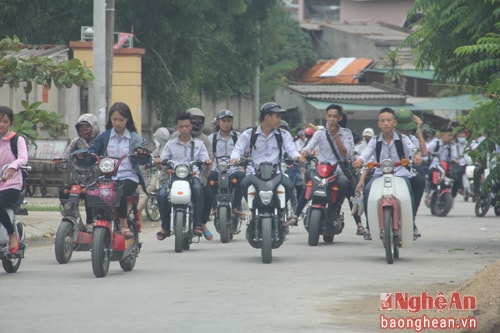 Dàn hàng ngang gây mất ATGT.