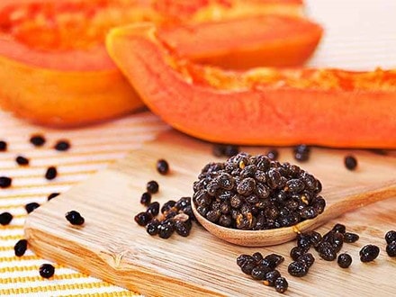 Tiêu diệt ký sinh trùng: Chất ancaloit carpaine có trong hạt đu đủ giết chết giun đường ruột và ký sinh trùng.