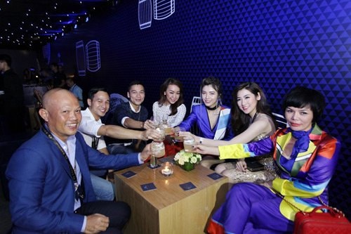 Dustin Nguyễn được thương lại gây sốt mọi lúc mọi nơi