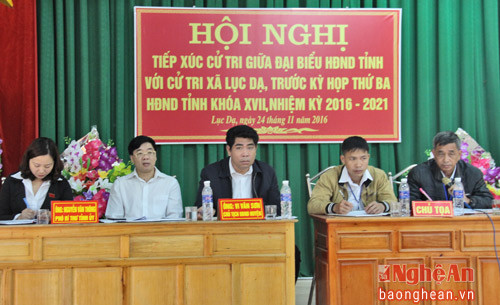 Các đại biểu tại Hội nghị tiếp xúc cử tri xã Lục Dạ, huyện Con Cuông.