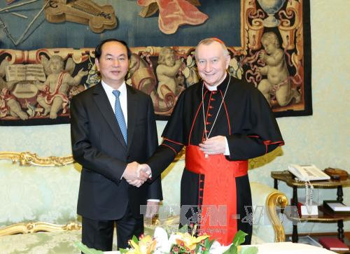 Chủ tịch nước Trần Đại Quang hội kiến Thủ tướng Vatican Parolin. Ảnh TTXVN