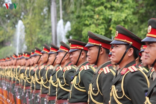 Đúng 11h5 phút, Lễ đón chính thức Tổng Bí thư Nguyễn Phú Trọng và Đoàn Đại biểu cấp cao Việt Nam được tổ chức trọng thể tại Phủ Chủ tịch theo nghi thức cao nhất dành cho nguyên thủ quốc gia.