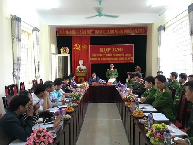 Quang cảnh buổi họp báo chiều 24-11.
