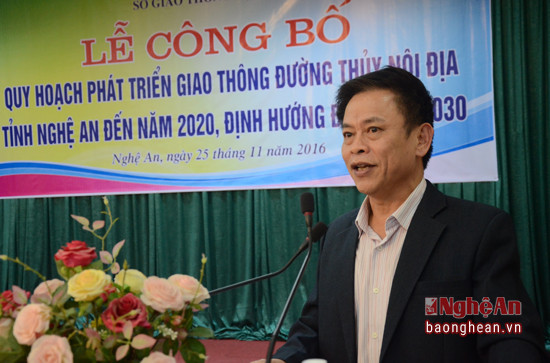 Đồng chí Trần Khắc Xuân - Trưởng Phòng Quản lý kết cấu hạ tầng- Sở GTVT thông qua Quyết định