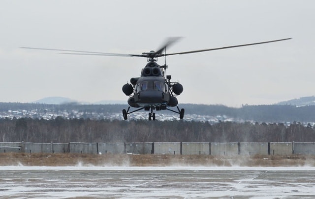 Chiếc trực thăng Mi-8AMTSh-VA đầu tiên mang màu sơn của Không quân Hải quân. Có thể thấy các thùng nhiên liệu bổ sung. Nhờ chúng, máy bay có thể duy trì thời gian hoạt động trên không đến 7h và độ dài hành trình 1.400 km.