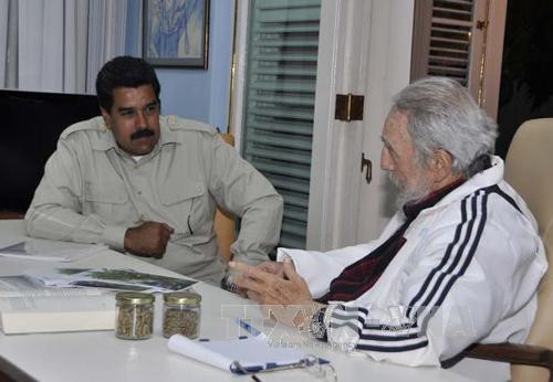 Ngày 27-7-2013, hãng thông tấn nhà nước AVN của Venezuela đưa tin Tổng thống Nicolas Maduro đã có cuộc gặp với lãnh tụ Cuba Fidel Castro..jpg