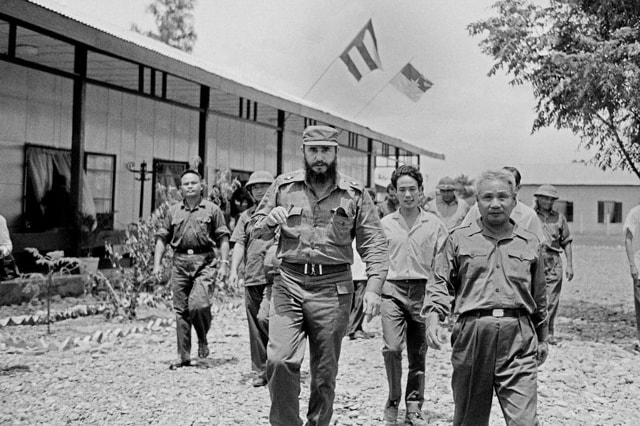 Thủ tướng Fidel Castro thăm Ủy ban nhân dân cách mạng tỉnh Quảng Trị năm 1973.