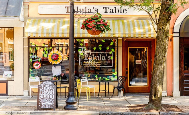 Talula’s Table, Kennett Square, bang Pennsylvania, Mỹ được xem như nhà hàng không có khả năng đặt chỗ bởi chỉ có 2 bàn, một trong đó là của bếp trưởng, bàn còn lại chỉ phục vụ những khách “được mời”, gồm 10-12 chỗ và có thể được đặt. Việc đặt bàn qua điện thoại cần phải trước ít nhất một năm. Ảnh: Talula’s Table.