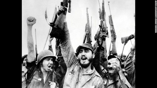 Ông FIdel và các đồng đội ăn mừng chiến thắng sau khi lật đổ chính quyền độc tài Batista vào tháng 1/1959. Ảnh: CNN. 