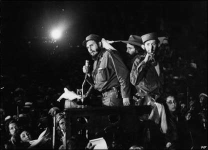 Năm 1959, sau khi cách mạng lật đổ tướng Fulgencio Batista thành công, Fidel Castro lên làm Chủ tịch Cuba. Ông cam kết xây dựng một chính quyền trong sạch và tôn trọng Hiến pháp.