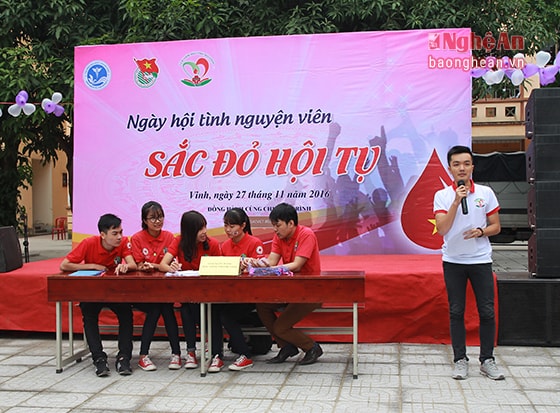 Ngày hội còn là nơi tìm hiểu, thi đấu giữa các CLB máu đến từ 3 đội là CLB Ngân hàng Máu sống Thành Vinh, CLB Ngân hàng Máu sống CĐ Sư Phạm và CLB Hiếm máu tình nguyện ĐH Y Khoa Vinh.