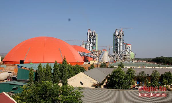 Nhà máy xi măng Sông Lam ở Đô Lương đã vận hành 2 dây chuyền sản xuất Clinke. Nguyên Sơn