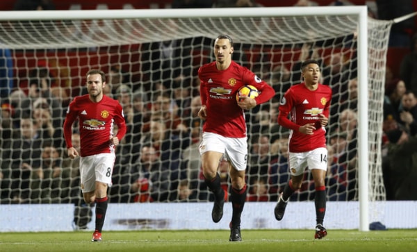 Bàn thắng của Ibrahimovic không đủ giúp Man Utd duy trì khoảng cách với nhóm dẫn đầu. Ảnh: Reuters.